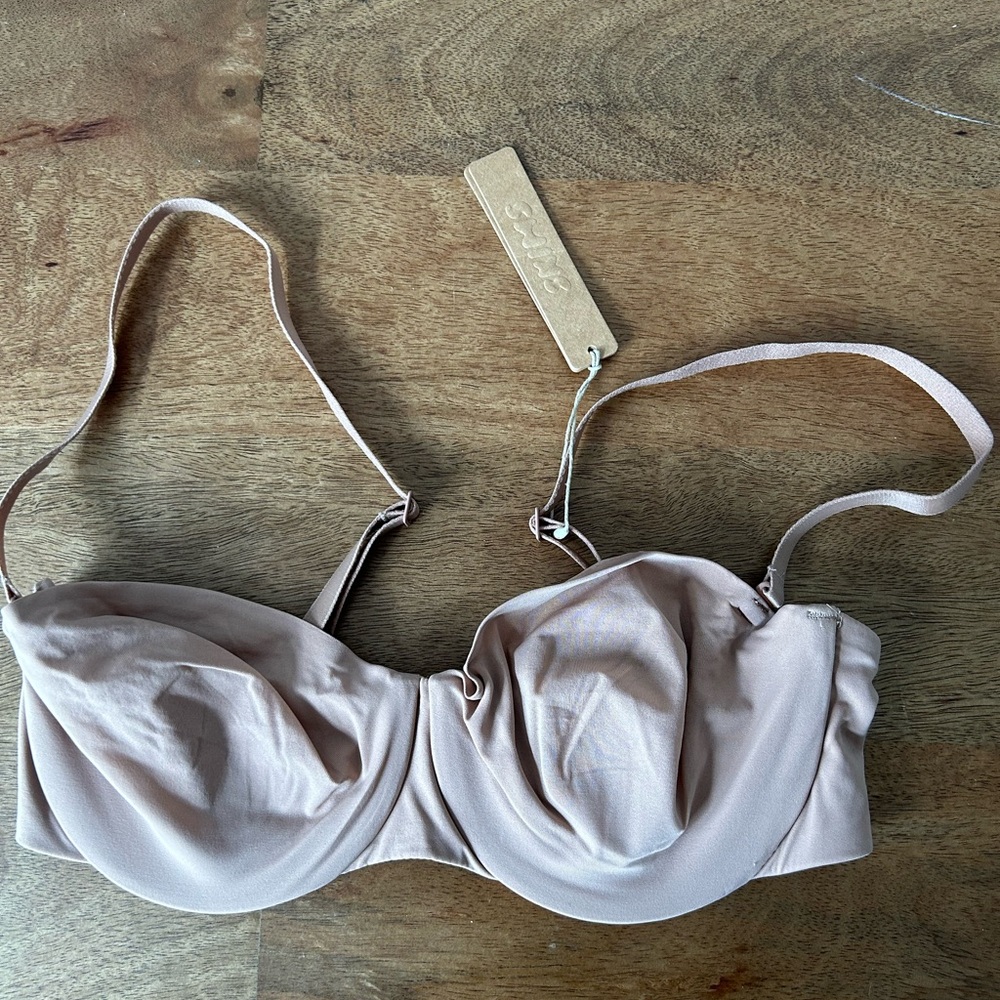 SKIMS Smoothing Intimates Strapless Bra Sienna